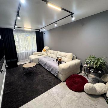 Продам 3-х комнатную Элитную квартиру в самом центре Павлограда.СРОЧНО ЖК Микрорайон Советский