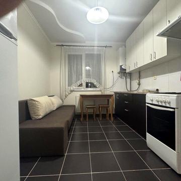 Василя Симоненка вул., 33