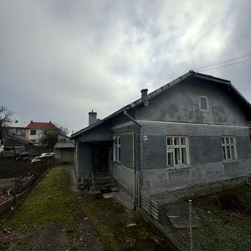 Продаж житлового будинку