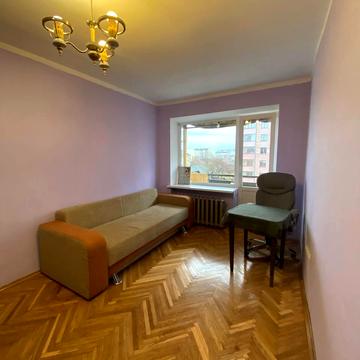 Івана Пулюя вул., 10