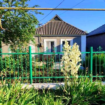 Дом в доброславе ( Коминтерново) 2 комнаты, кухня, санузел в доме.