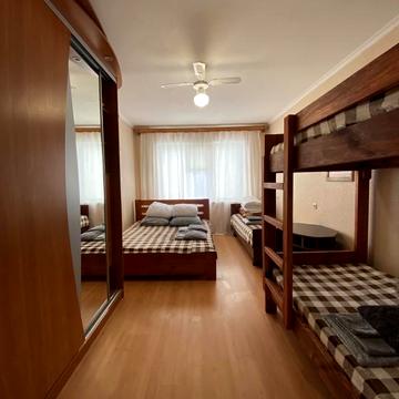 Трёхкомнатная квартира у моря и озера с возможностью размещения до 12 гостей