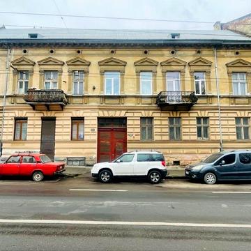 Продаж 2 кім неподалік центру, закрита територія