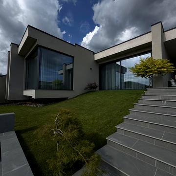 Срібляста вул., 6