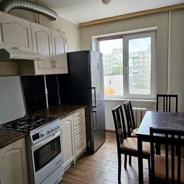 Героїв просп., 3