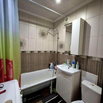 Продам 2-к квартиру на 5/5