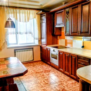 Василя Верховинця вул., 10