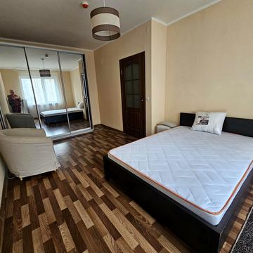 Бориса Гмирі вул., 10/40