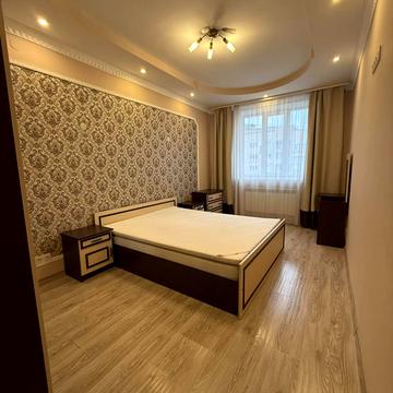 Богдана-Ігора Антонича вул., 5