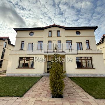 Паркова вул., 15