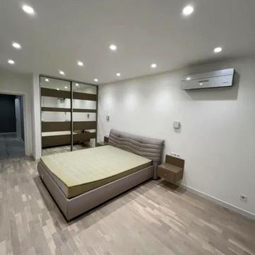 Дмитрівська вул., 75