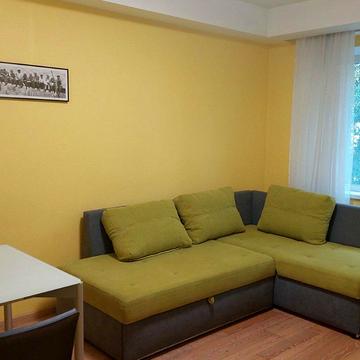 Салютна вул., 25