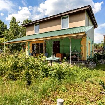 Юності вул., 37