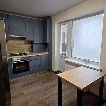 Сергія Параджанова вул., 5