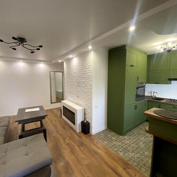 Георгія Ґонґадзе вул. (Паризької Комуни), 7