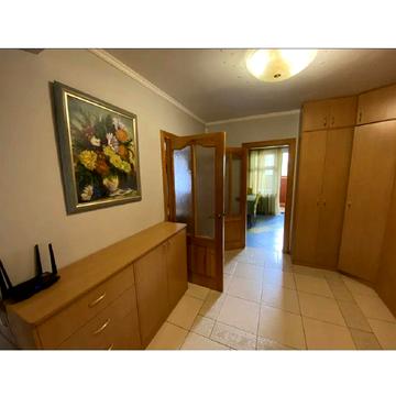 Тарасівська вул., 20