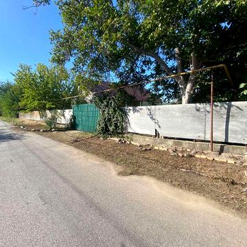 Цегляний будинок із новим дахом в селі Олексіївка