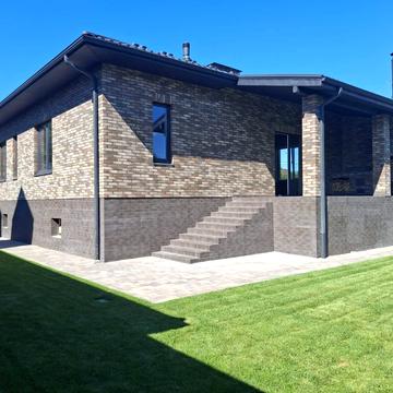 Весняна вул.