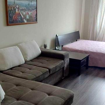 Йорданська вул. (Лайоша Гавро), 1