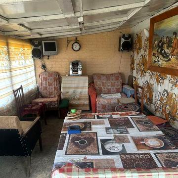 Дачний будинок с земельною ділянкою