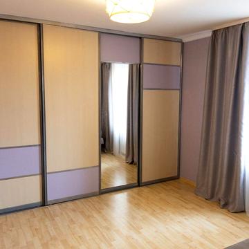 Поліська вул., 1