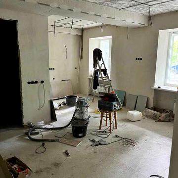 Продаж 3-к квартири з окремим входом, частковий ремонт, метро Сирець