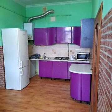 Батуринська вул., 2