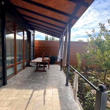 Новий будинок 136 метрів з євроремонтом у центрі Таїрова Корольова