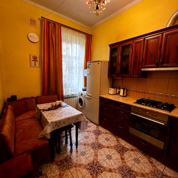 Союзу Українок вул. (), 8