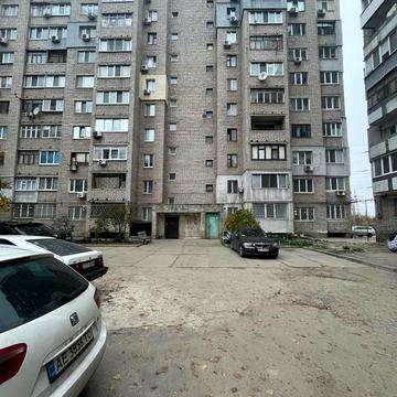 Семафорна вул., 48