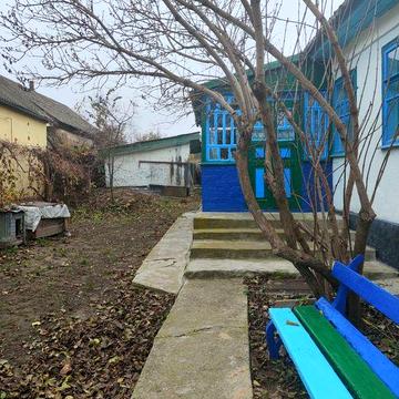 Хата, є вода в дворі, газ, город