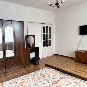 Прохоровська вул., 4