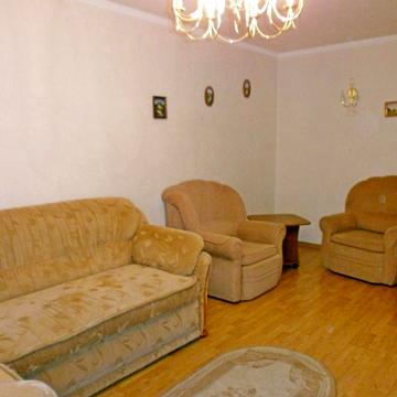 Сдам большую 1 к кв с капрем у. м. Холод Гора. 7000 гр + свет и вода.