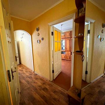 Продается   3- х комнатная квартира