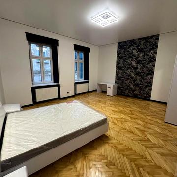 Лесі Українки вул., 36