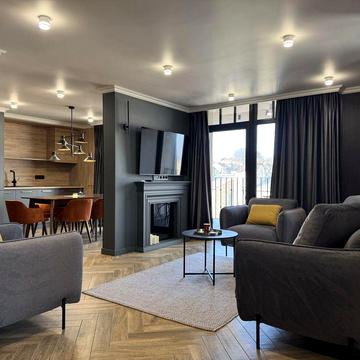 Здам 2-кімнатну квартиру з терасою на даху (завжди є світло)