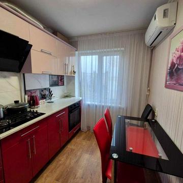 Продаю 2 комнатную квартиру на Космонавтов! а1