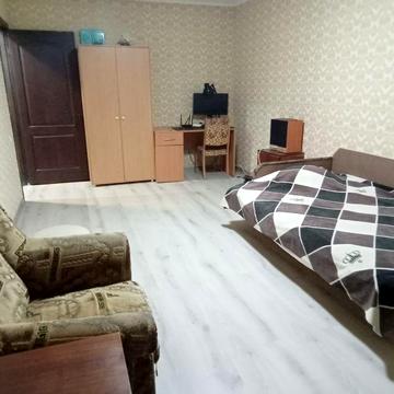 Сдам 1кв.центр-ул.Бандери.Мебель,техника.Свободная,можно вселяться.