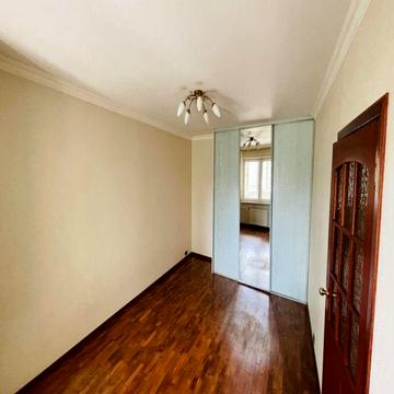 Миколи Лаврухіна вул., 7