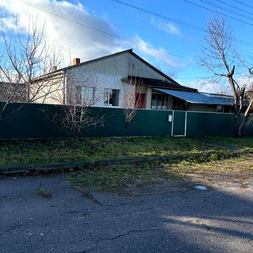 ВЛАСНИК! Продається будинок з гаражем та приміщенням під магазин!