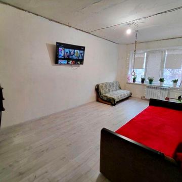 Продається  двокімнатна квартира, утеплена, 4 поверх, район 40 років