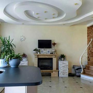 Гната Хоткевича вул. (Червоногвардійська), 8