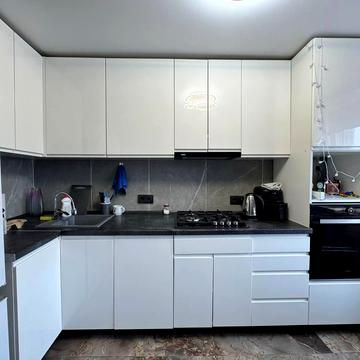 Сяйво вул., 13