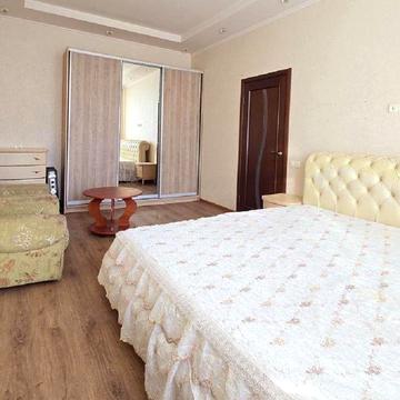 Євгена Котляра вул. (Червоноармійська), 12