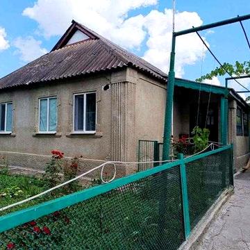 Гарний будинок у передмісті Одеси, с. Буялик, чекає на нових власників