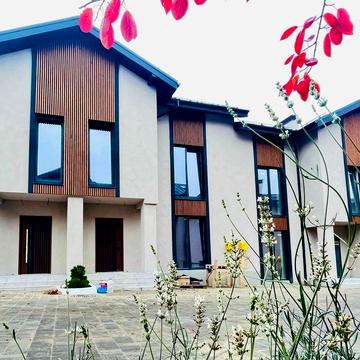 Таунхаус в центральній частині міста біля парку