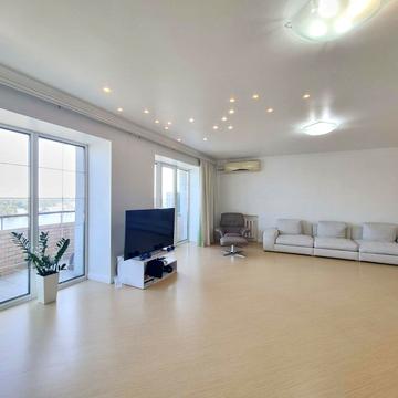 Володимира Івасюка просп. (Героїв Сталінграду), 12-Д