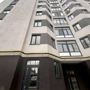 Мисливська вул., 24