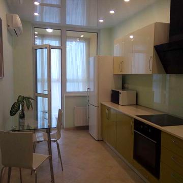 Продаж видової світлої квартири, Позняки, Драгоманова, 2Б