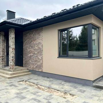 Бучанська, 28